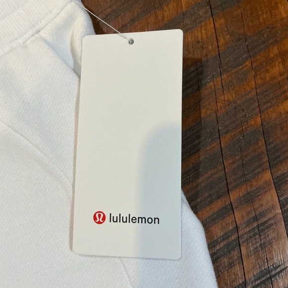 Lululemon Scuba High-Rise Shorts White Size 6 NWT 5” Inseam - Picture 6 of 8